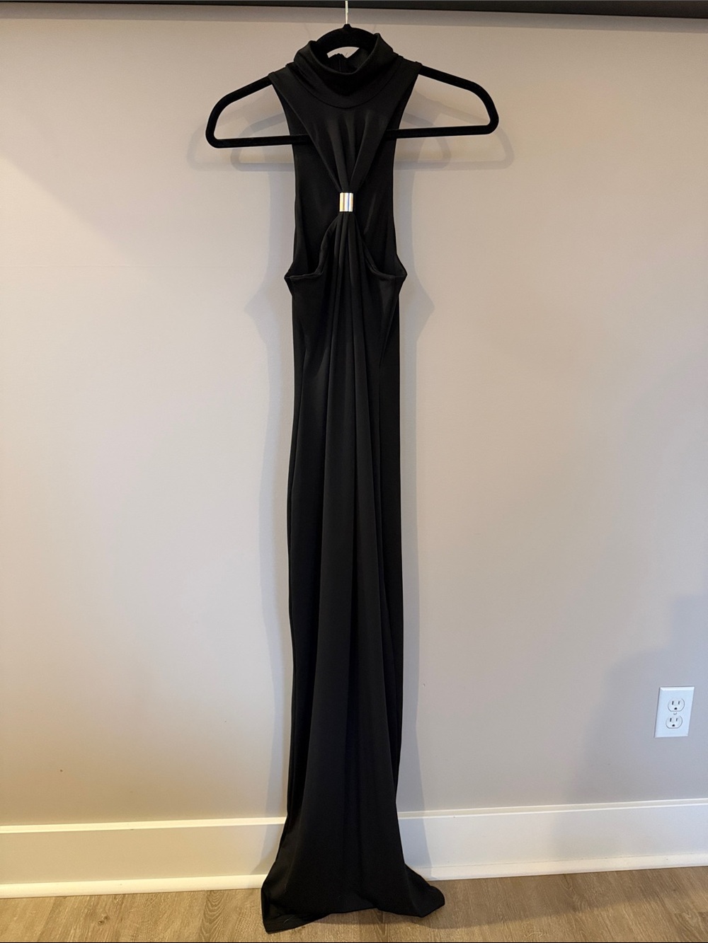 Sleek Black Maxi Dress with Center Accent